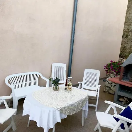 Marija Apartman Mimice